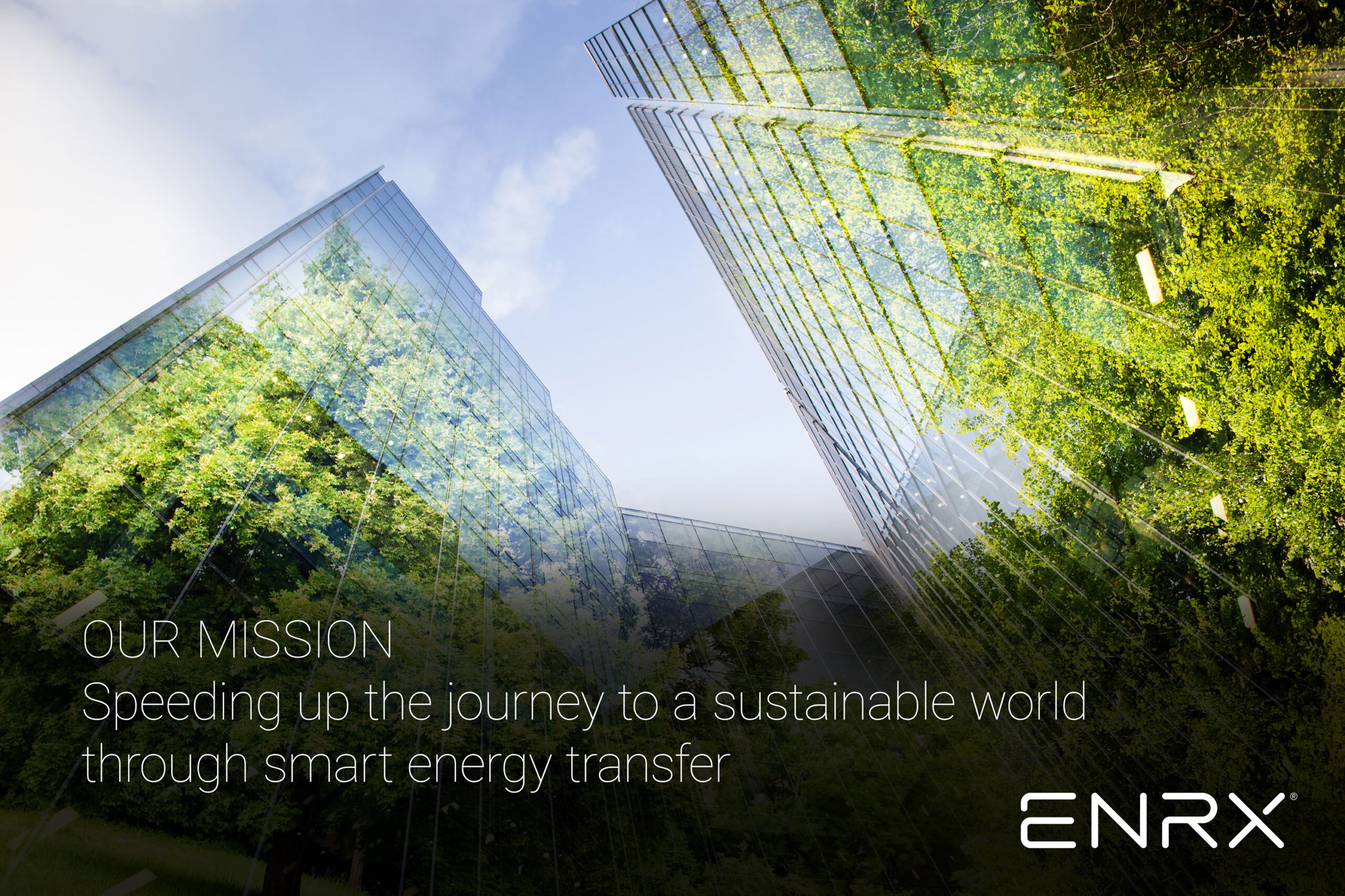 Glassfasader reflekterer grønne trær, med tekst om bærekraftig energioverføring og ENRX-logo nederst.